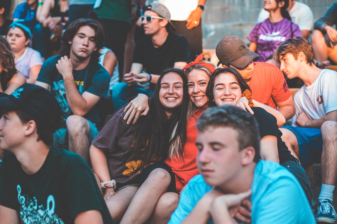 audience_listening_relaxed